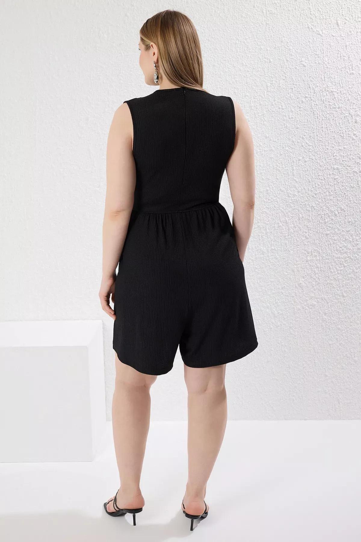 Black V-Neck Pleated Knitted Plus-Size Jumpsuit, , large image number 4