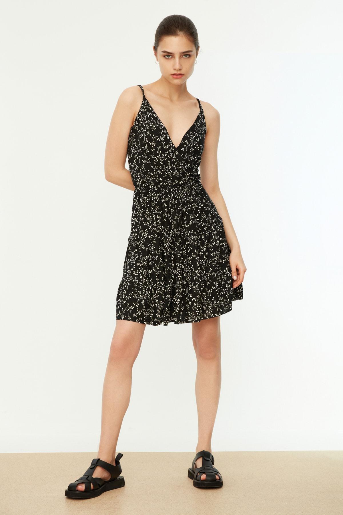 Black Cache-Coeur Floral Skater Dress, , large image number 3