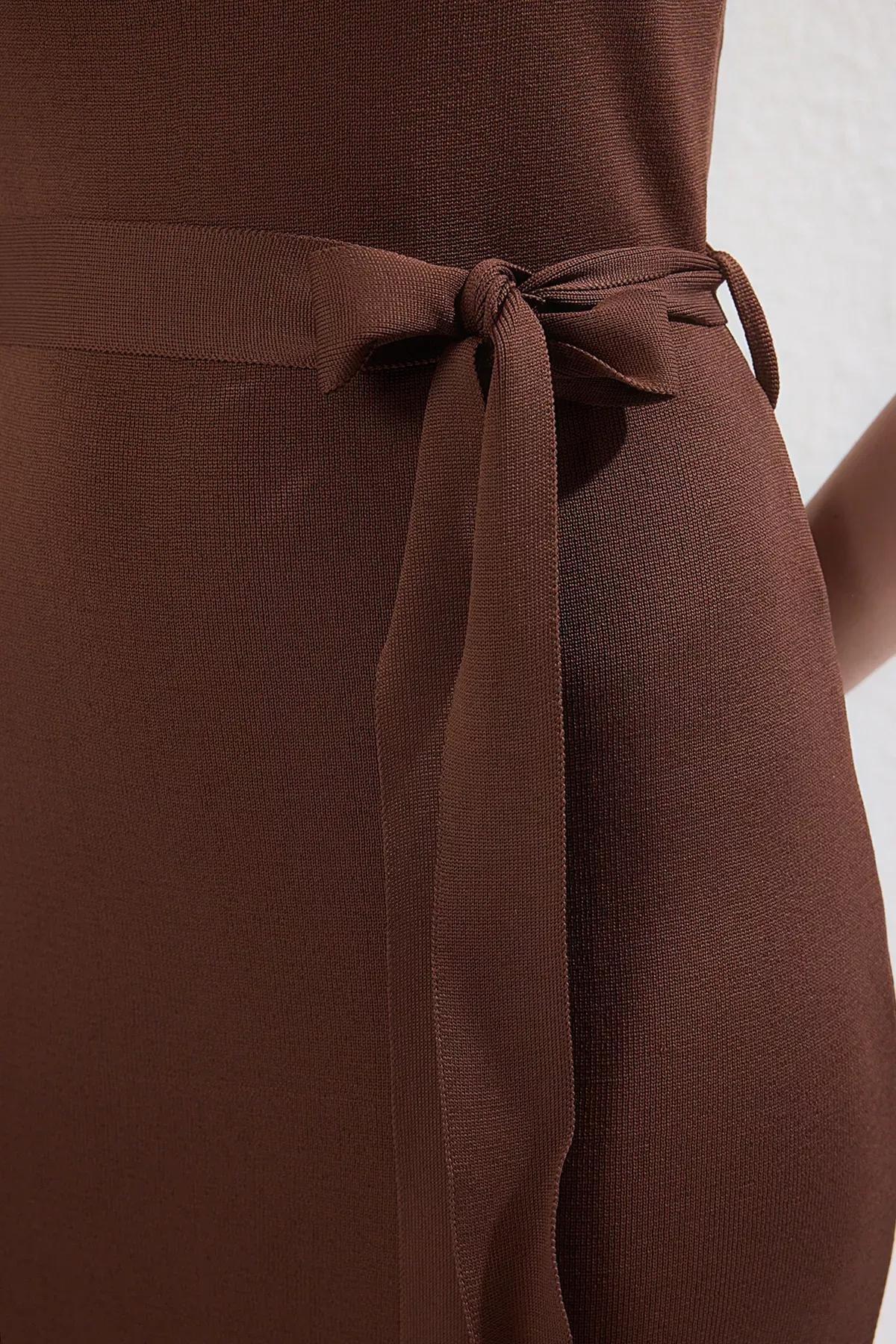 فستان سادة متوسط الطول بفتحة رقبة مربعة، بني, Brown, large image number 2