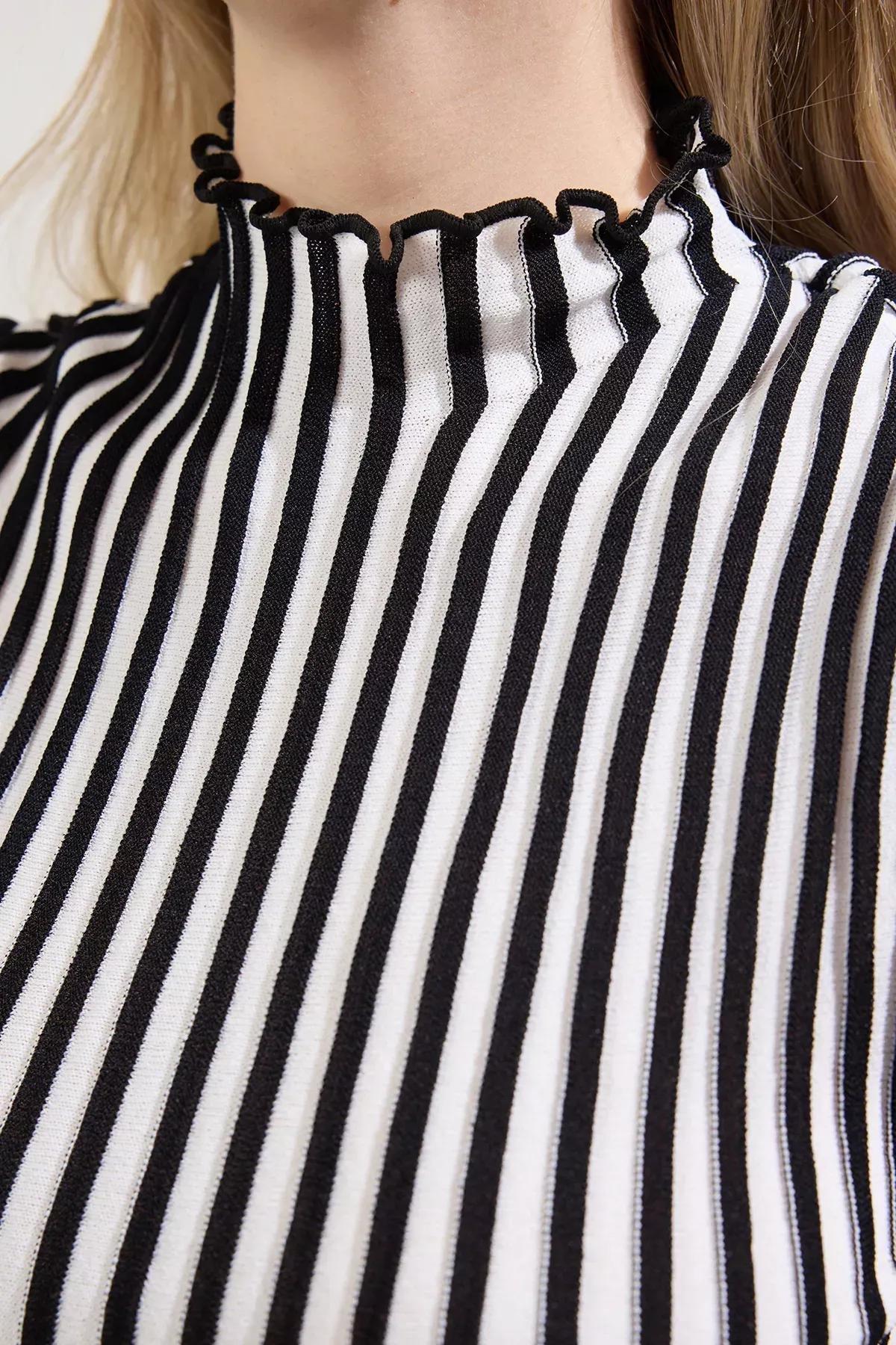 Black Striped Stand Collar Blouse, , large image number 2