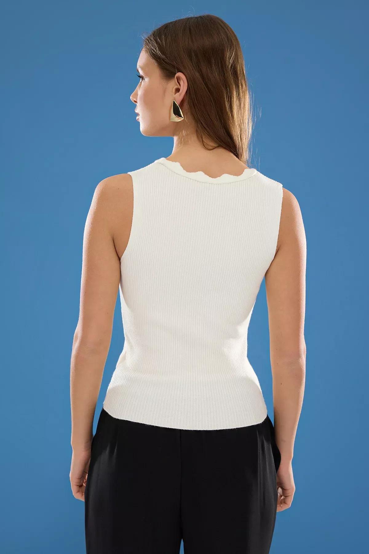 Beige V-Neck Thin Knit Blouse, , large image number 4