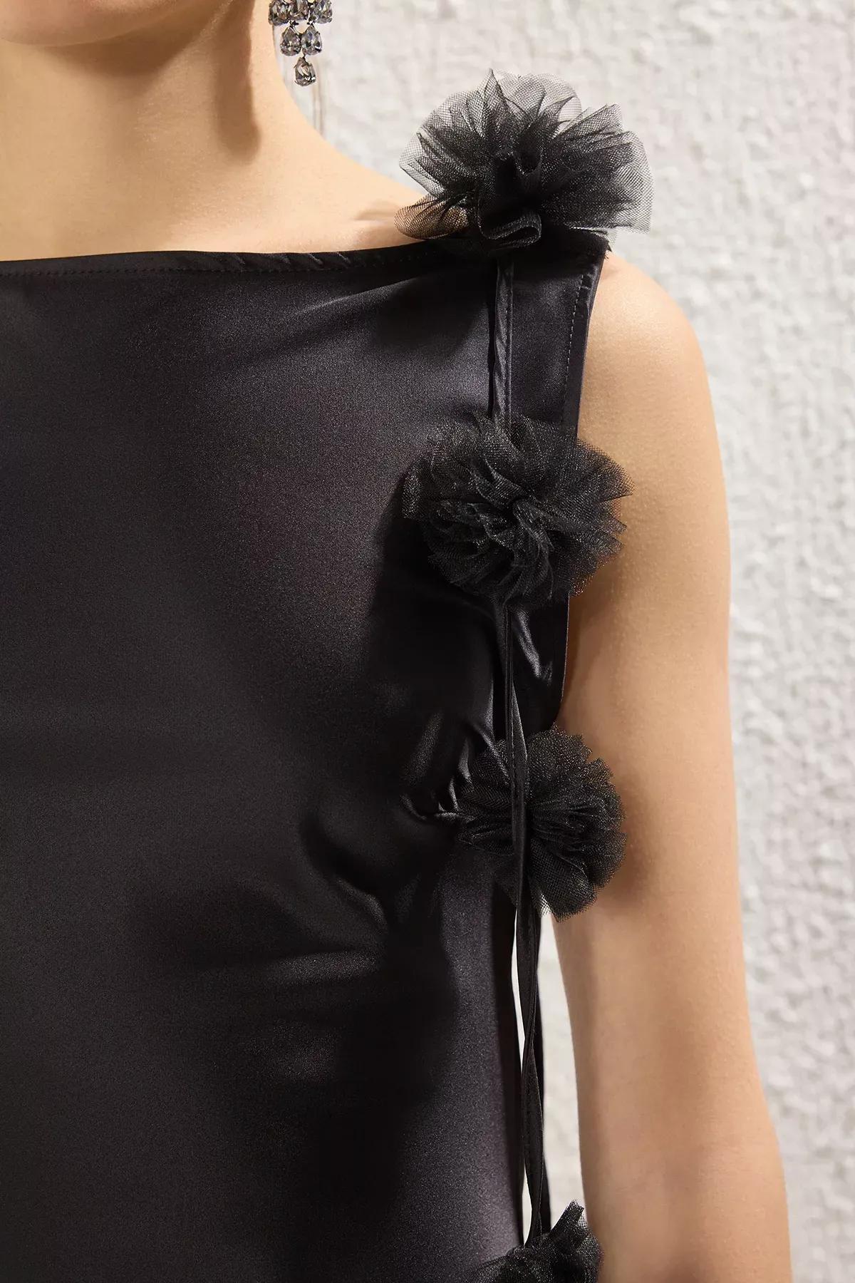 Black Back Accessory Detail Satin Dress, , large image number 2