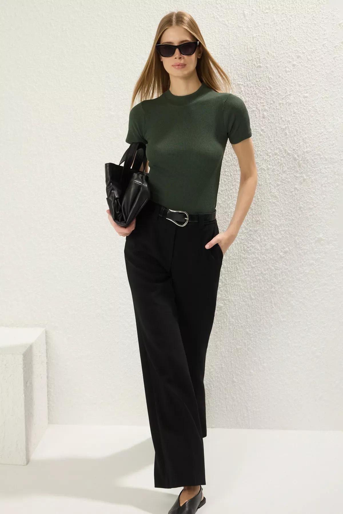 بلوزة مُحاكة بياقة قائمة ونمط مضلع، أخضر, Khaki, large image number 1