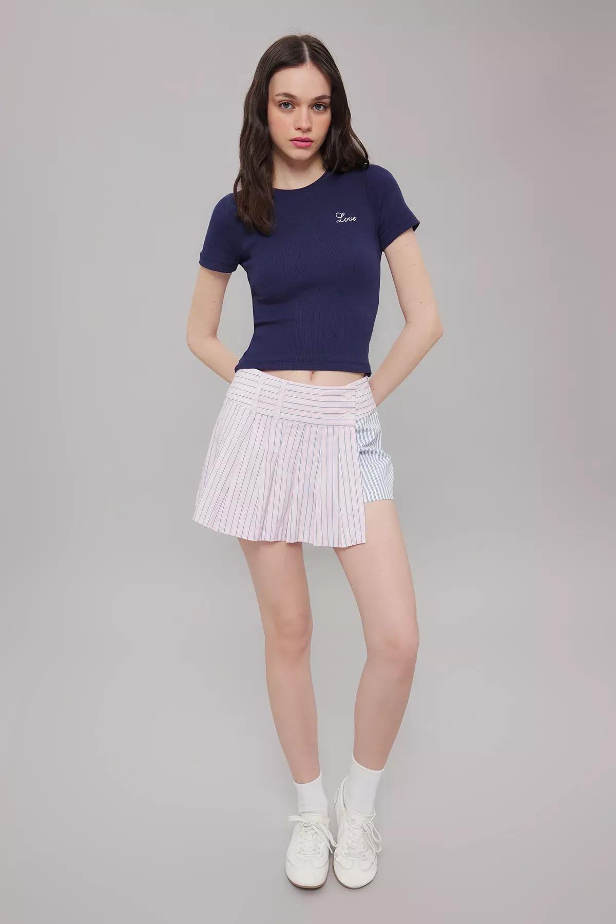 بلوزة مُحاكة مطرزة بعلامة، كحلي, Navy blue, large image number 1