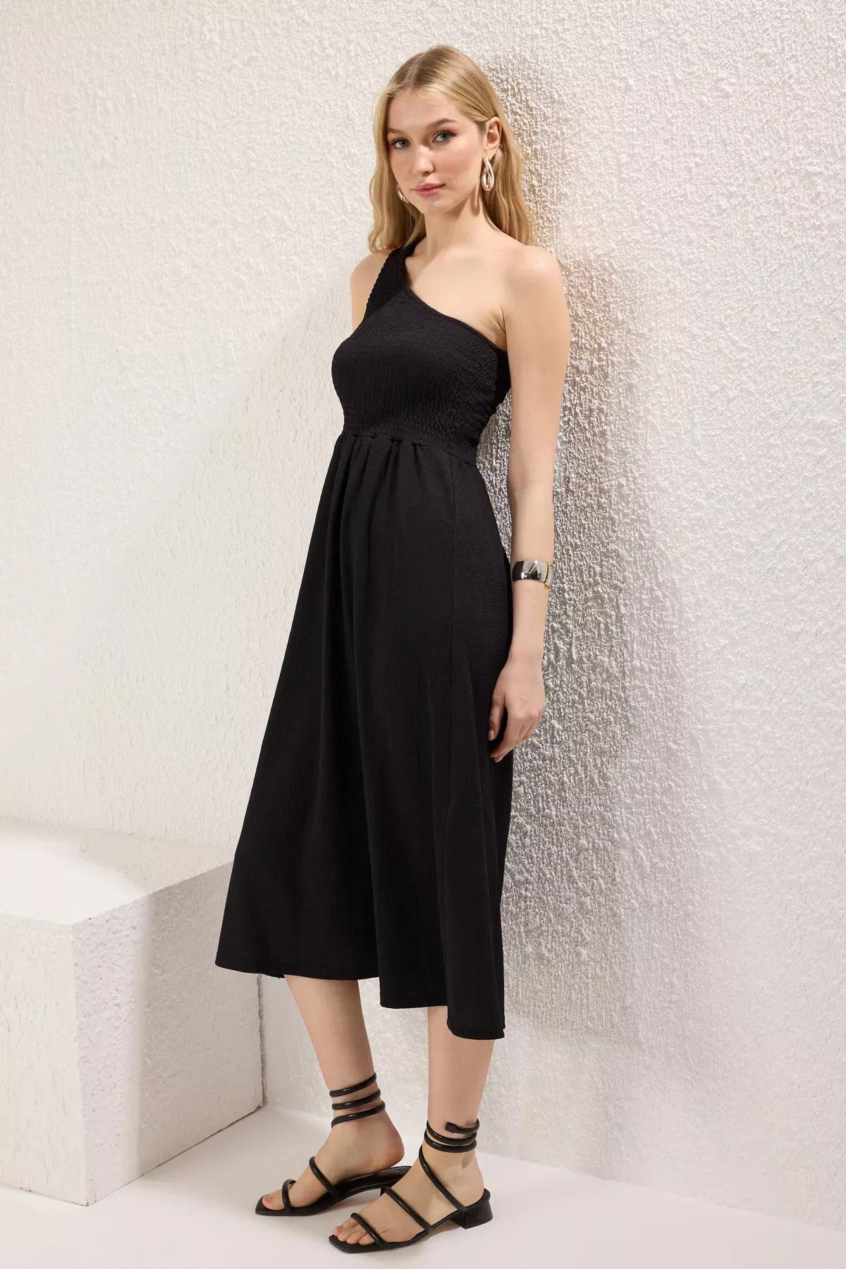 Black Plain Crepe Textured Dress, , large image number 0
