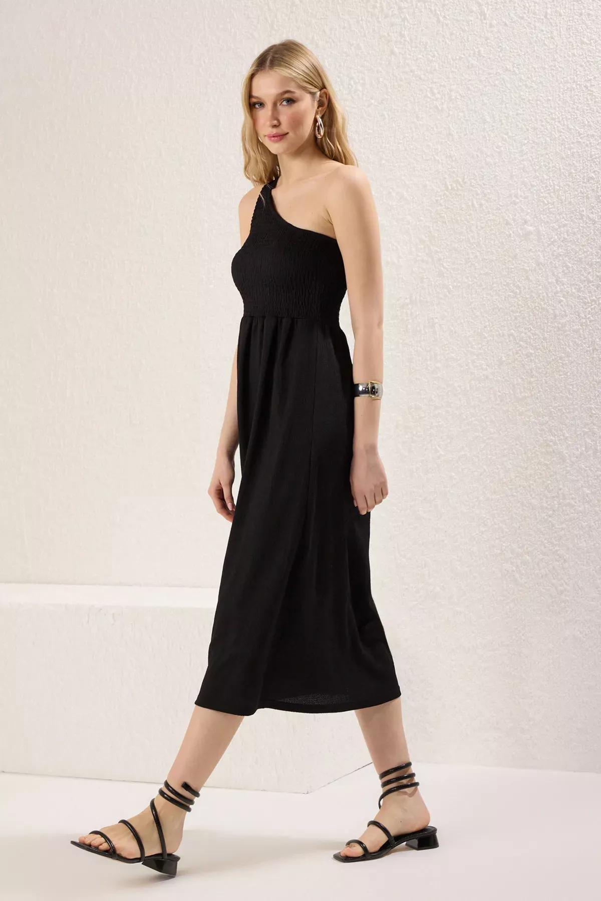 Black Plain Crepe Textured Dress, , large image number 1