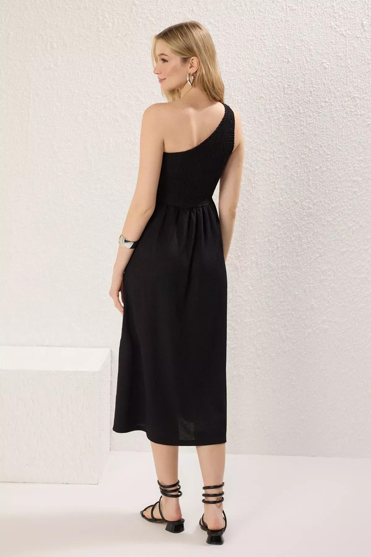 Black Plain Crepe Textured Dress, , large image number 3
