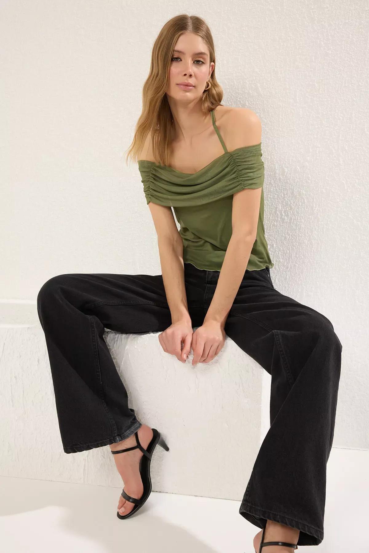 Green Madonna Collar Blouse, Khaki, large image number 1