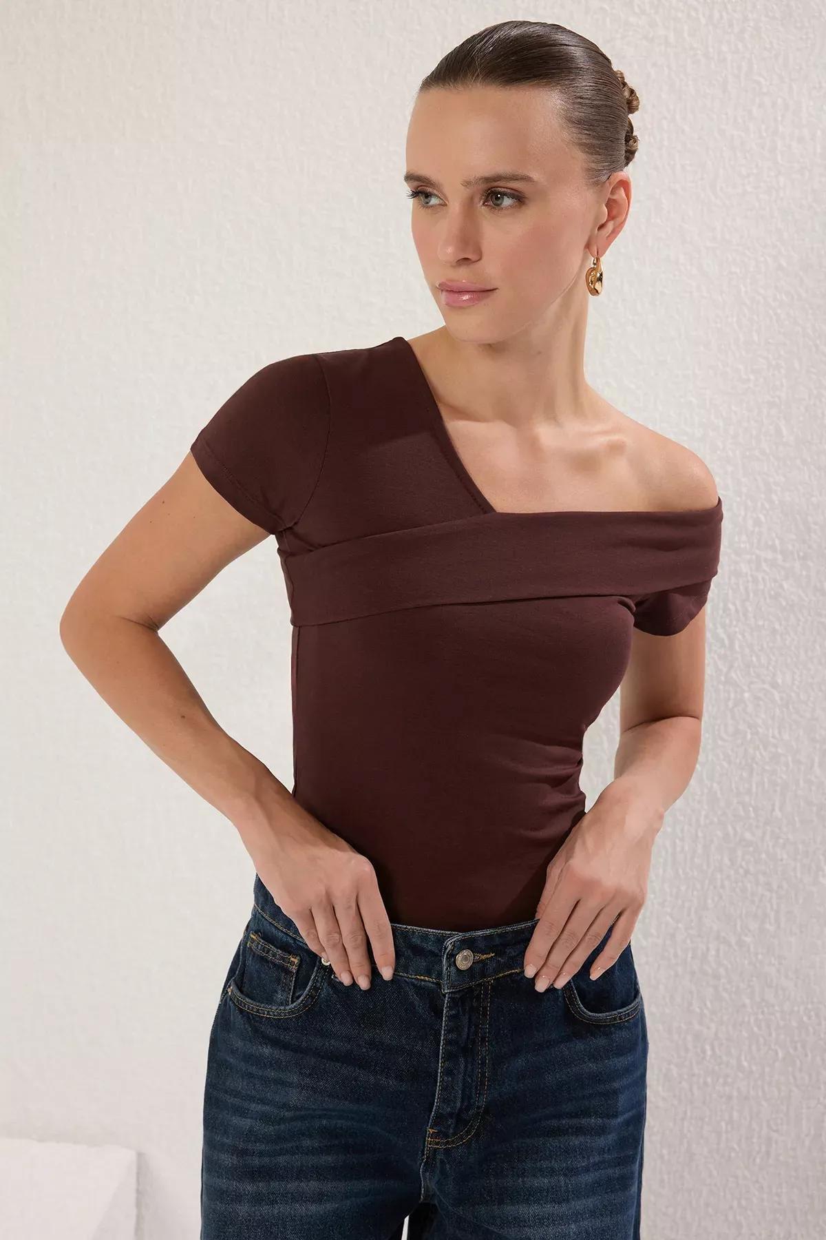 Brown Asymmetric Collar Fitted Blouse, , large image number 1
