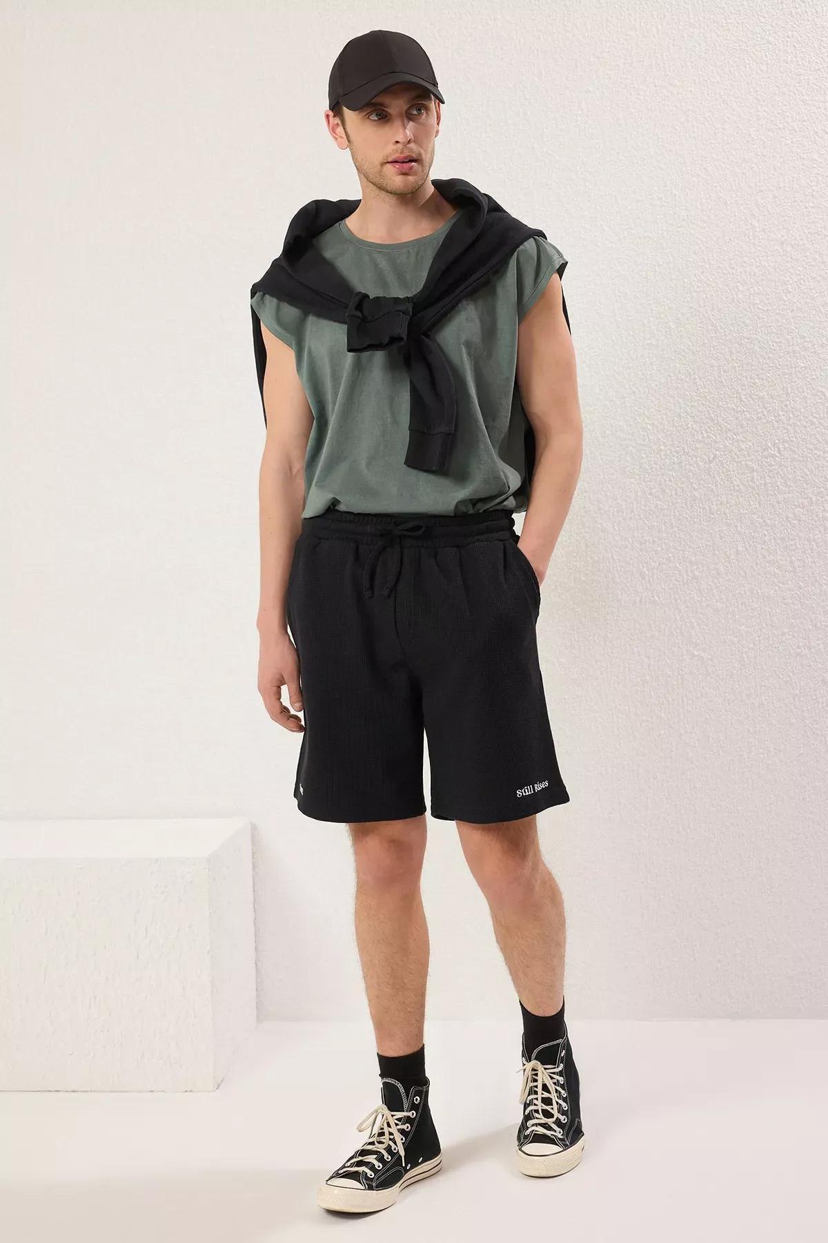 Black Oversize Embroidered Shorts & Bermuda, , large image number 2
