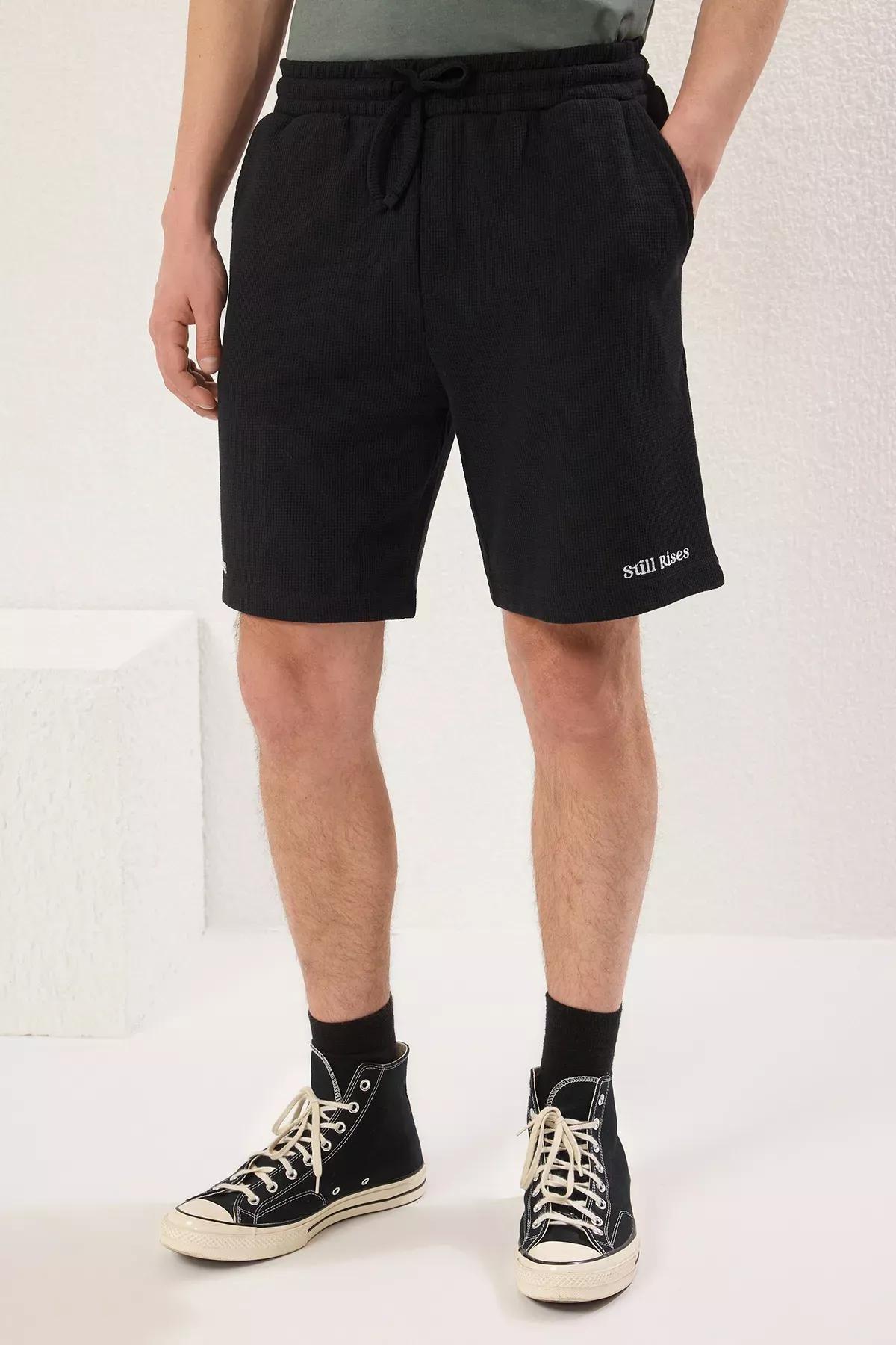 Black Oversize Embroidered Shorts & Bermuda, , large image number 4