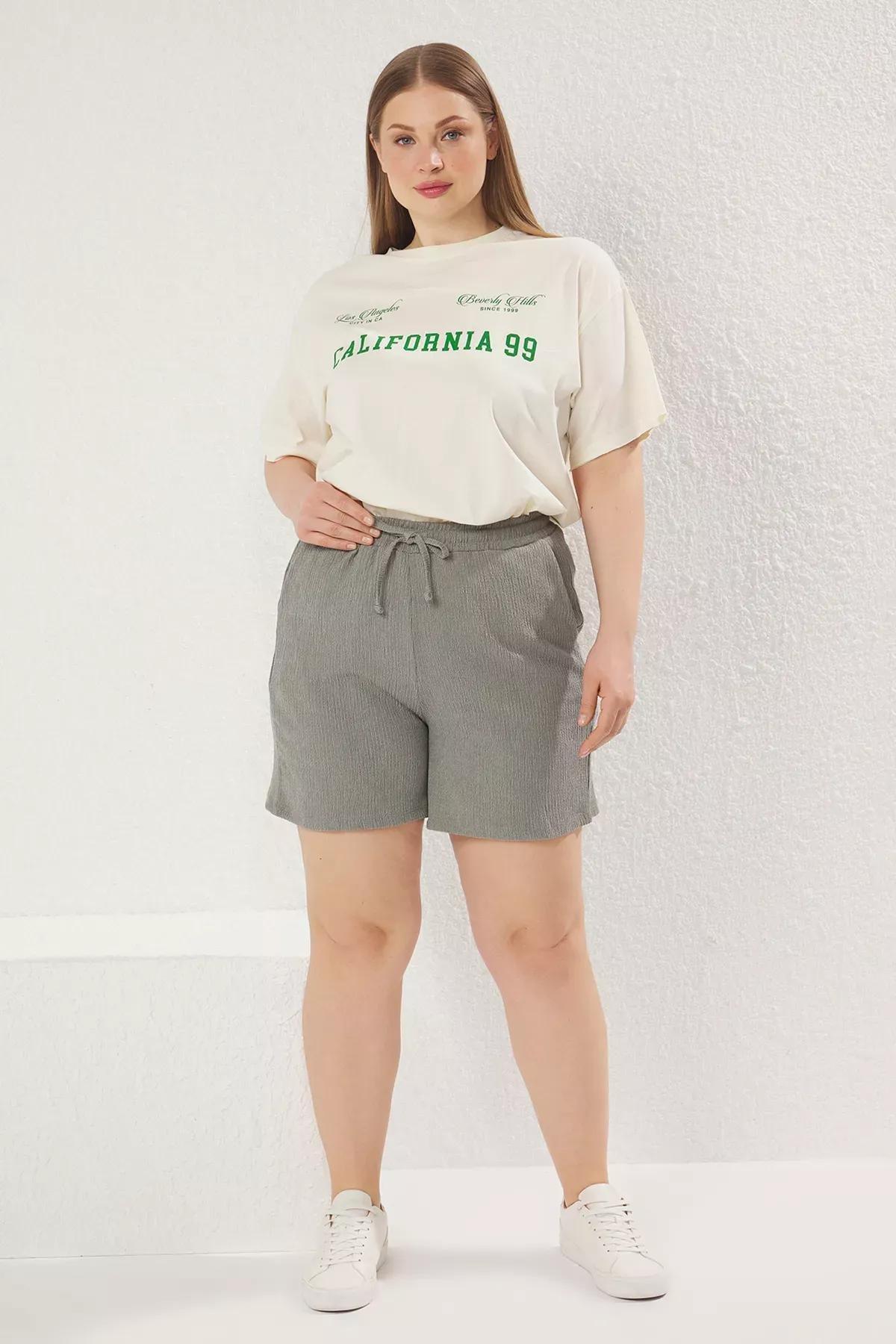 Green Textured Regular Fit Shorts, , large image number 0