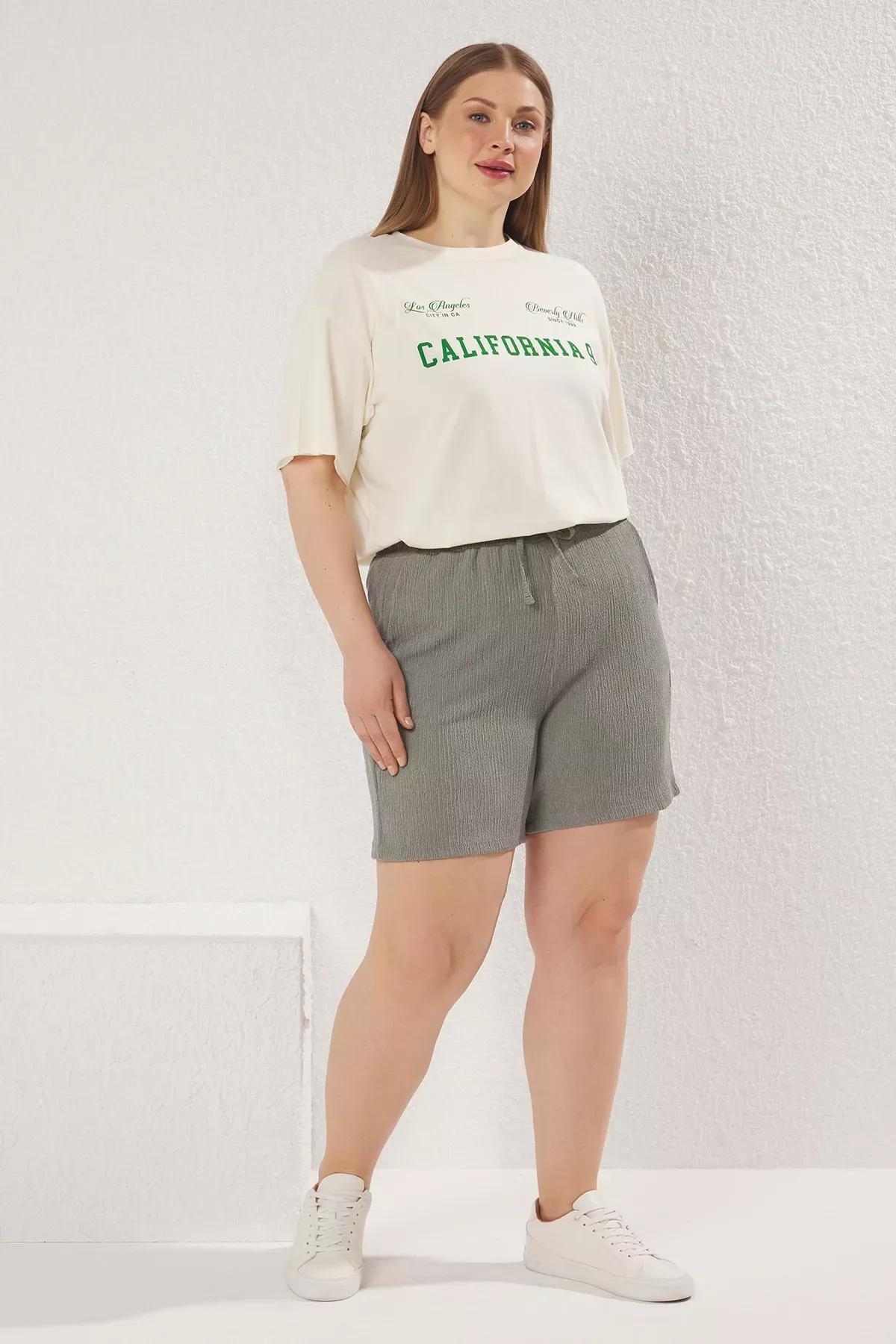 Green Textured Regular Fit Shorts, , large image number 1