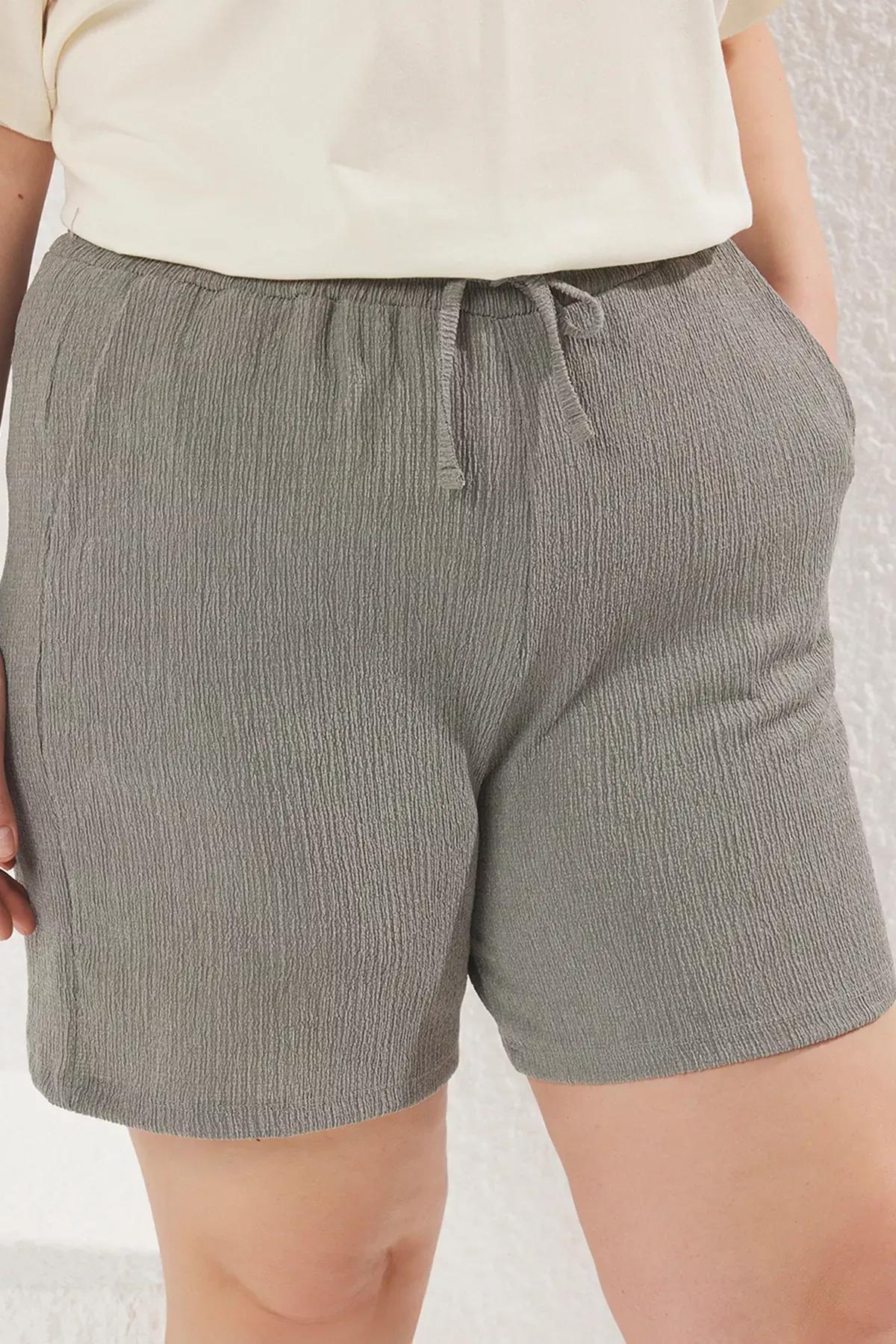 Green Textured Regular Fit Shorts, , large image number 2