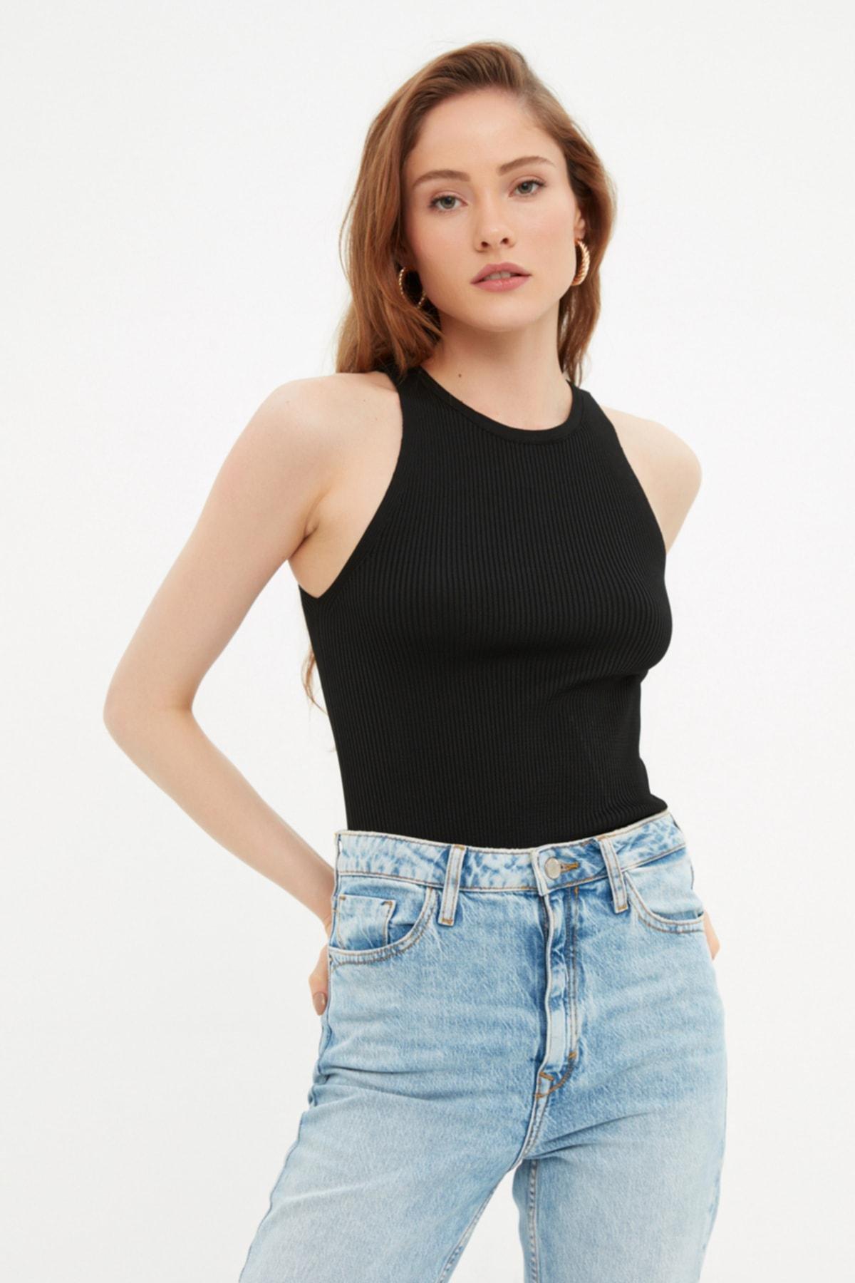 بلوزة بقصة سليم فت وفتحة رقبة مستديرة، أسود, Black, large image number 0