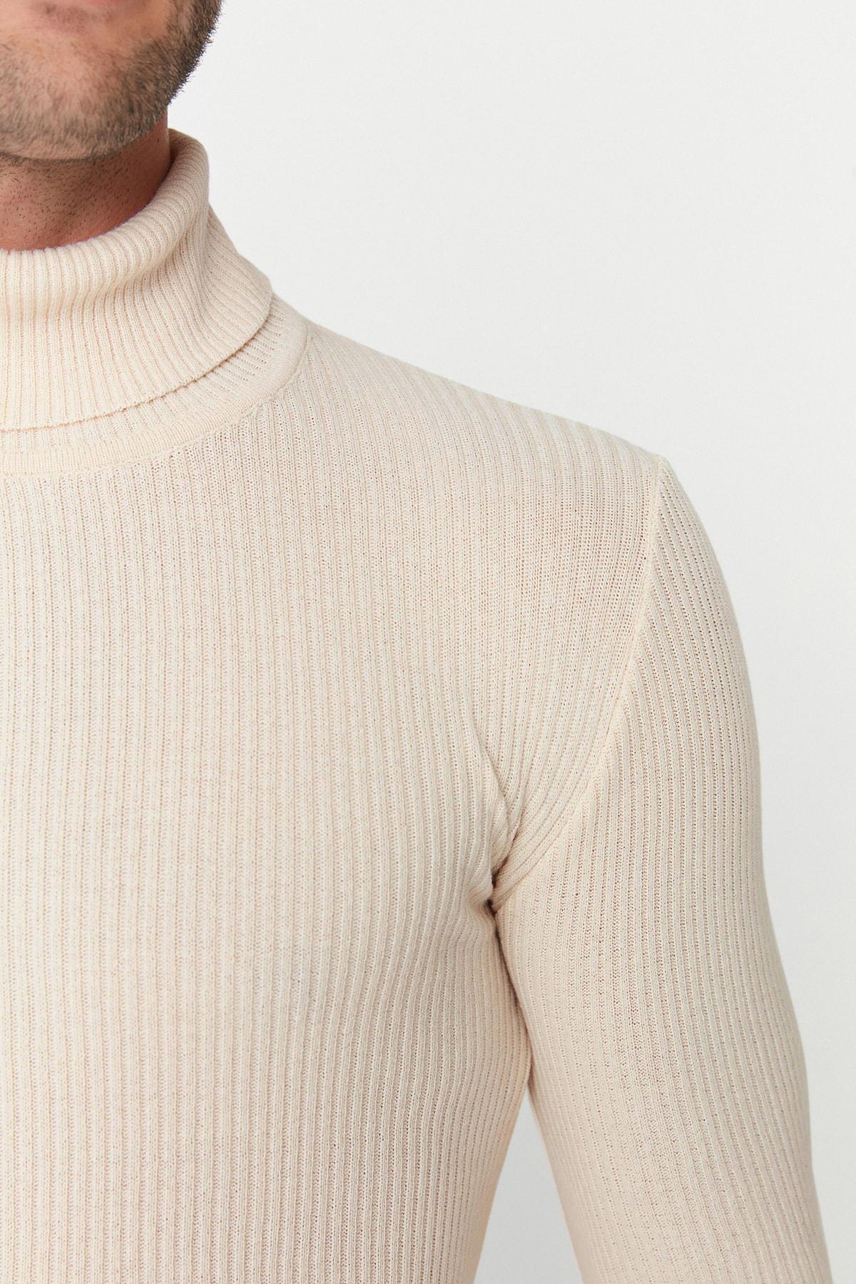 White Fitted Turtleneck Sweater, , large image number 3