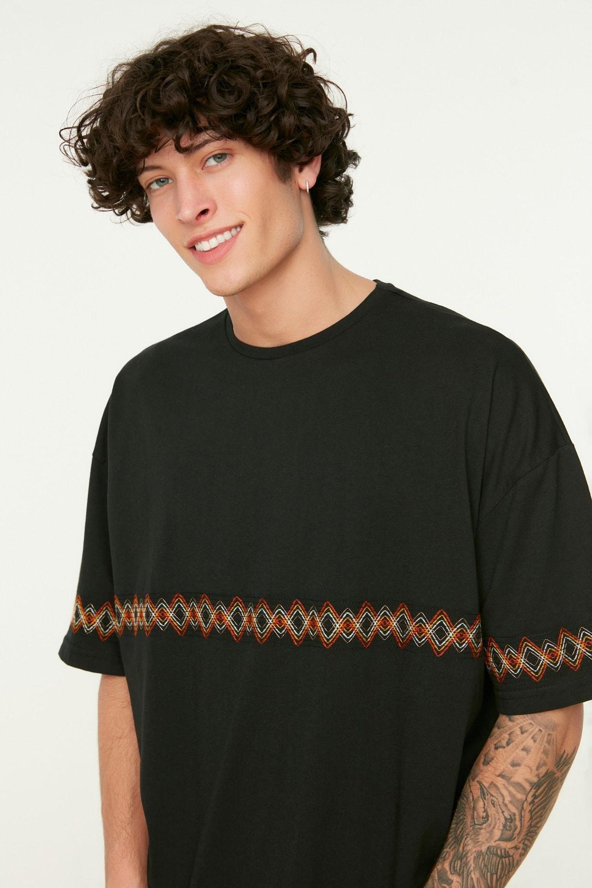 Trendyol - Black Oversize Crew Neck Tshirt