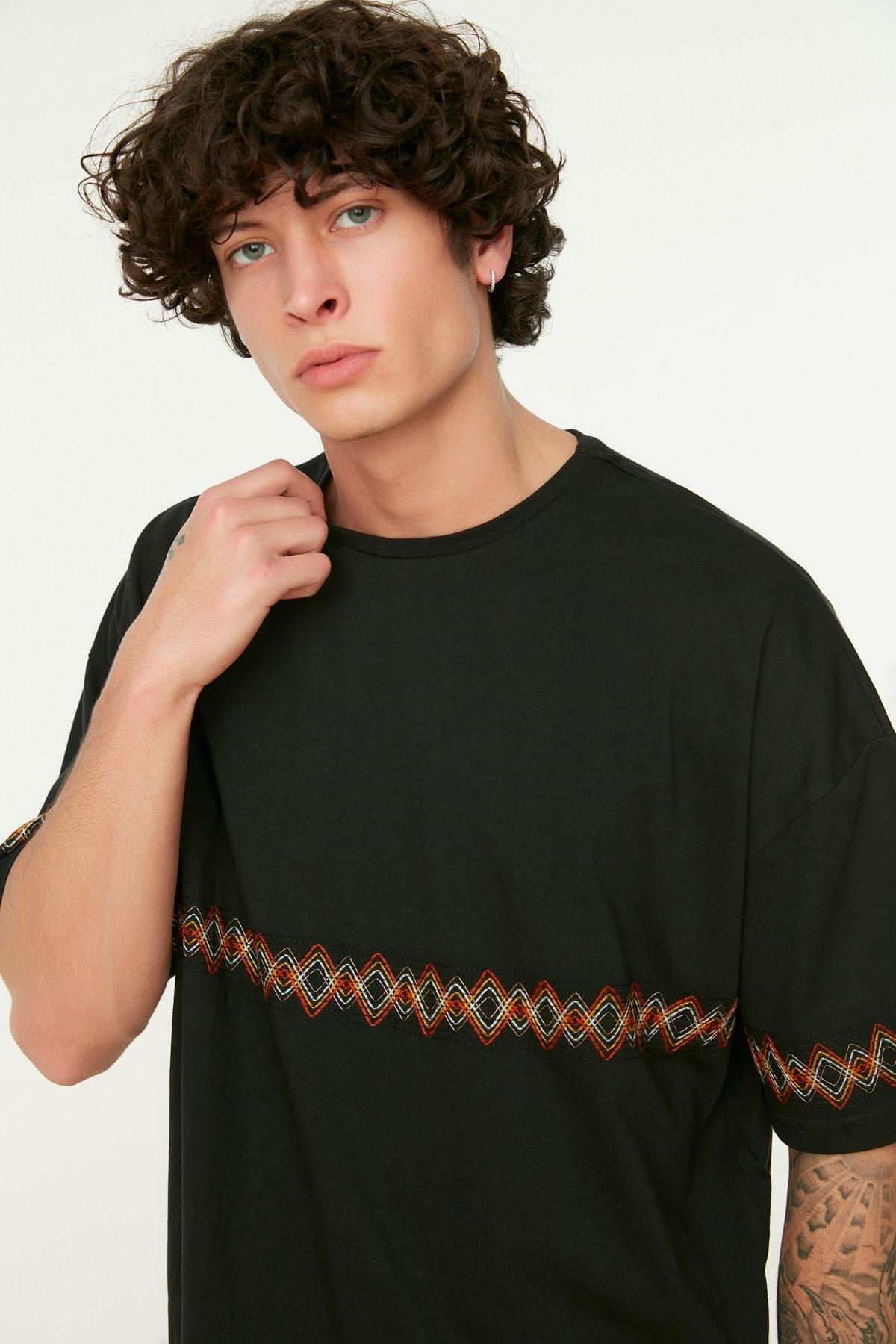 Trendyol - Black Oversize Crew Neck Tshirt