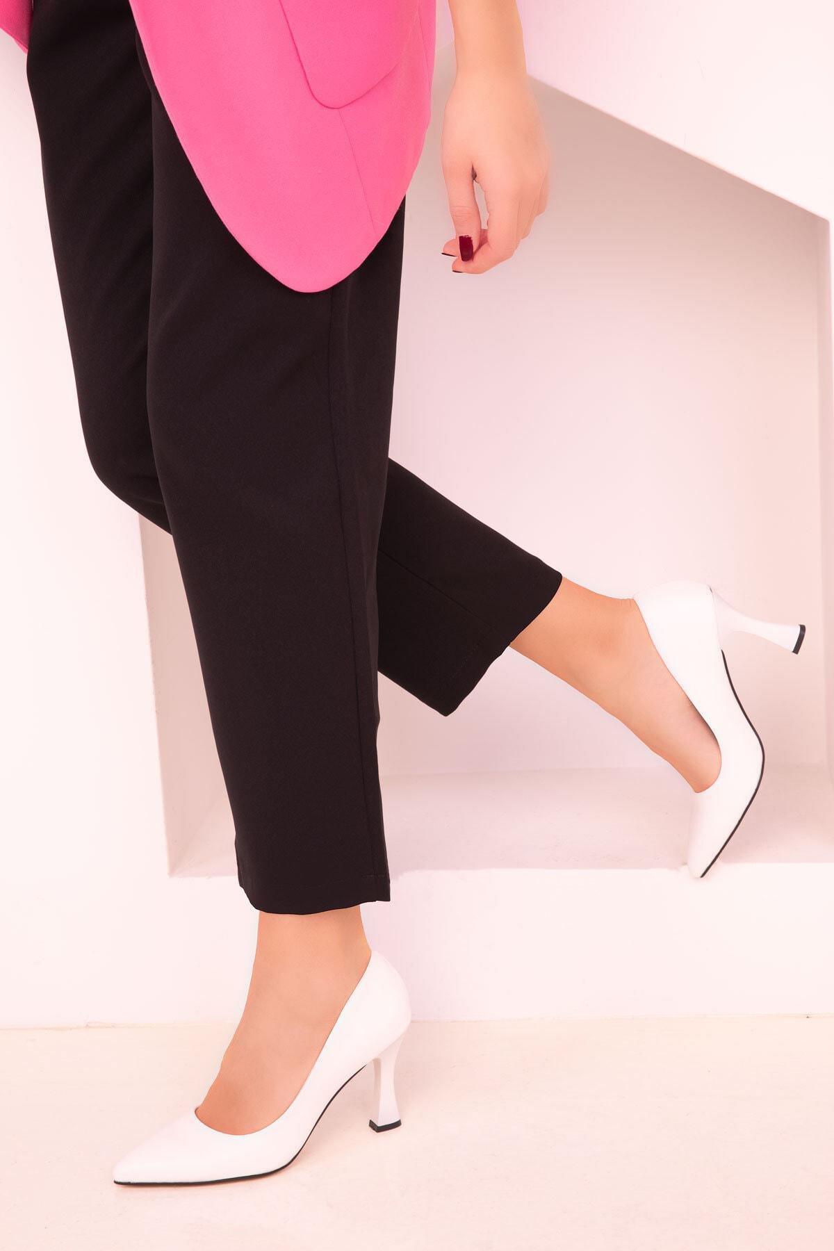 White Classic Heeled Shoes, , large image number 0