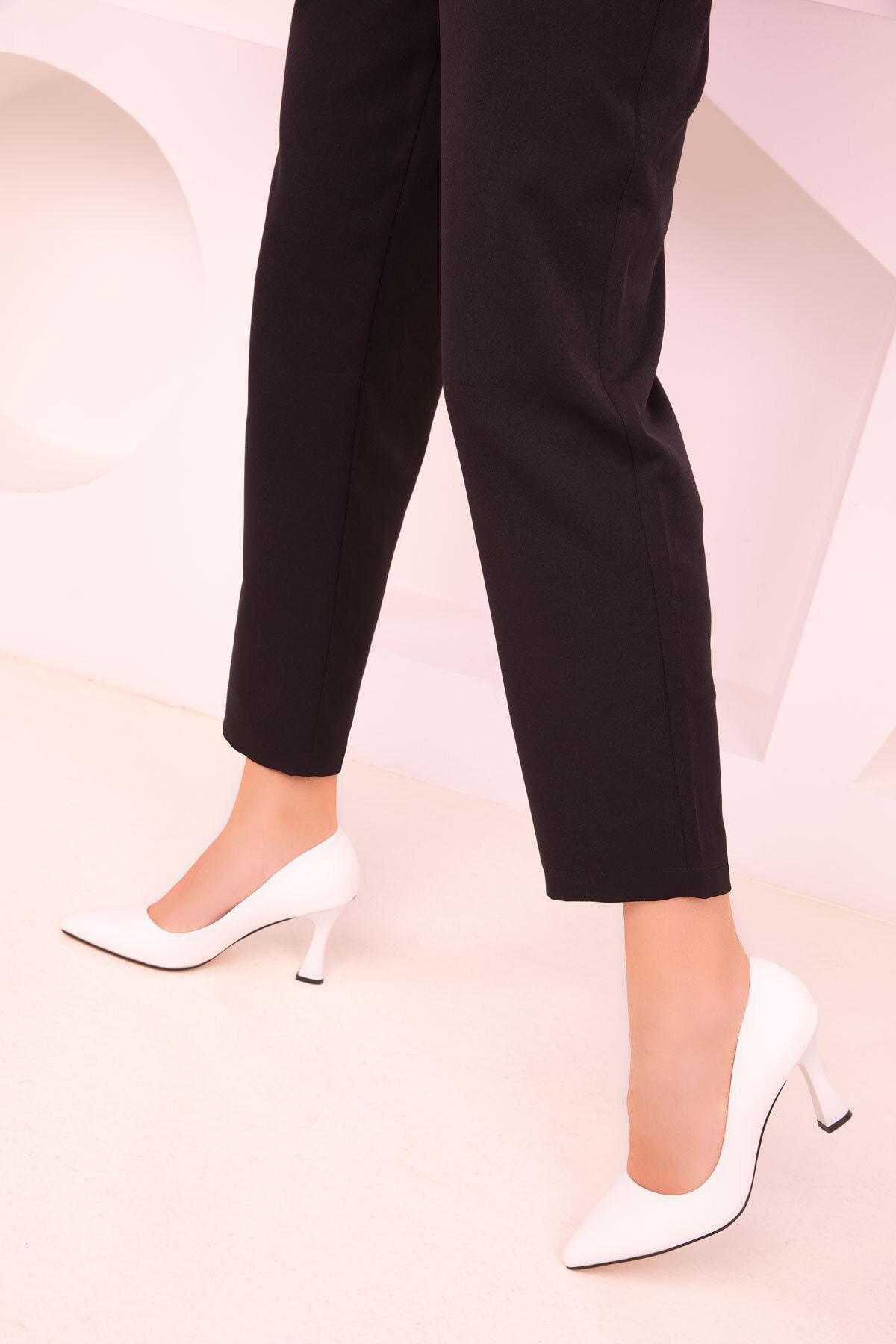 White Classic Heeled Shoes, , large image number 1