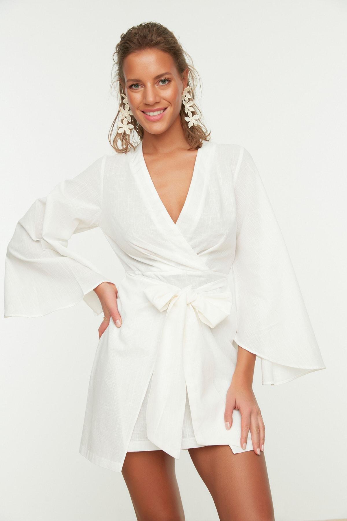 White V-Neck Shift Dress, , large image number 3