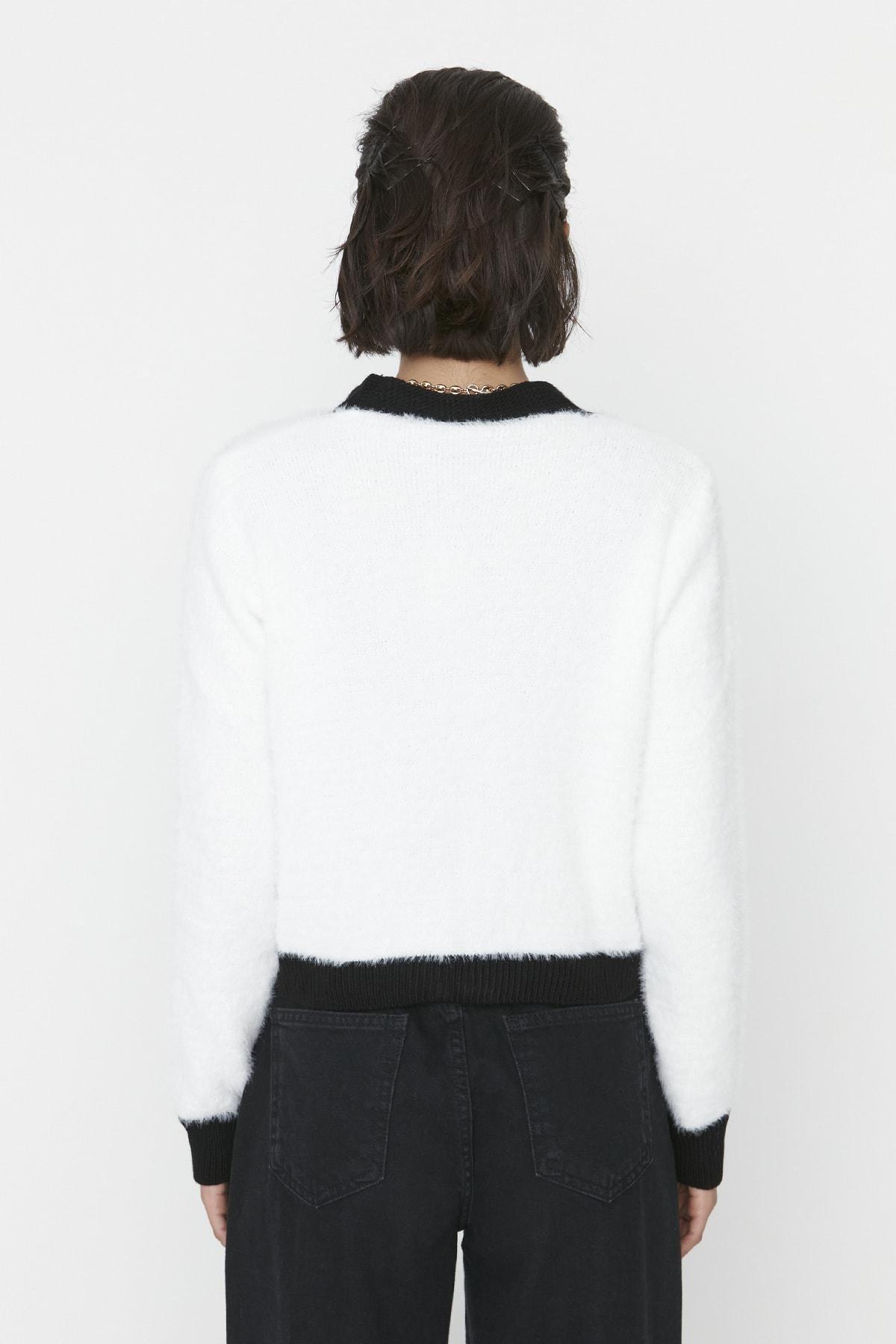 Beige V-Neck Cardigan, , large image number 3