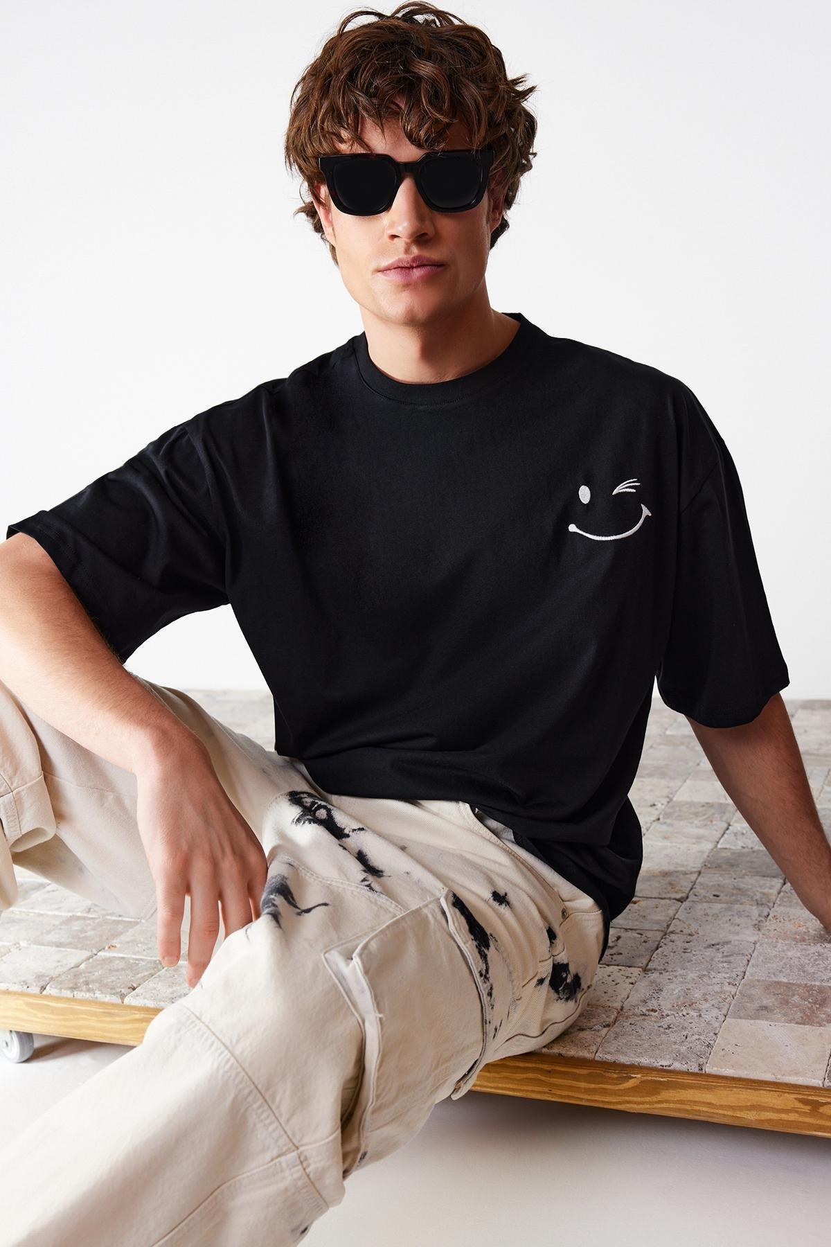 Black Oversize Graphic T-Shirt, , large image number 1