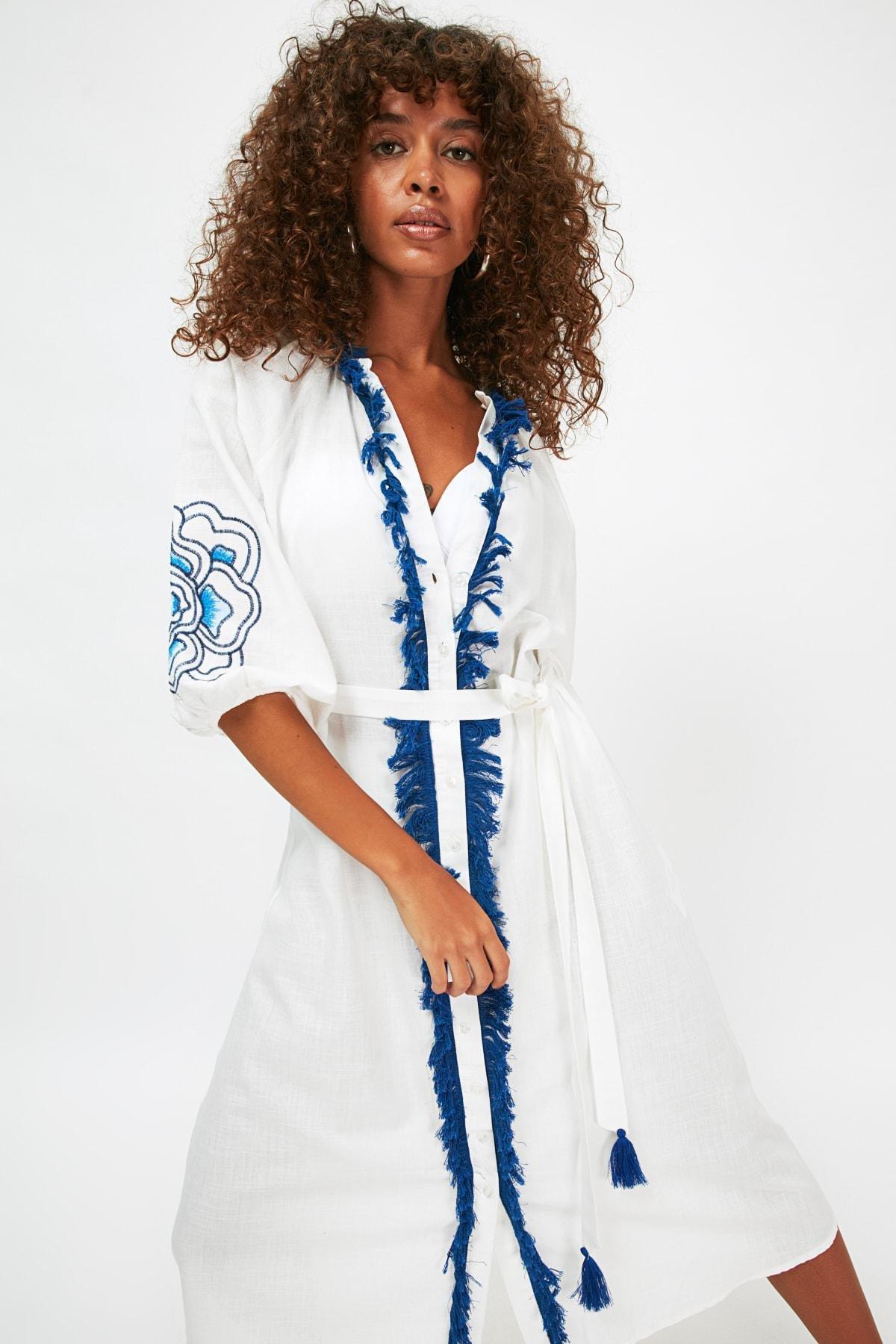 White Shift V Neck Dress, , large image number 7