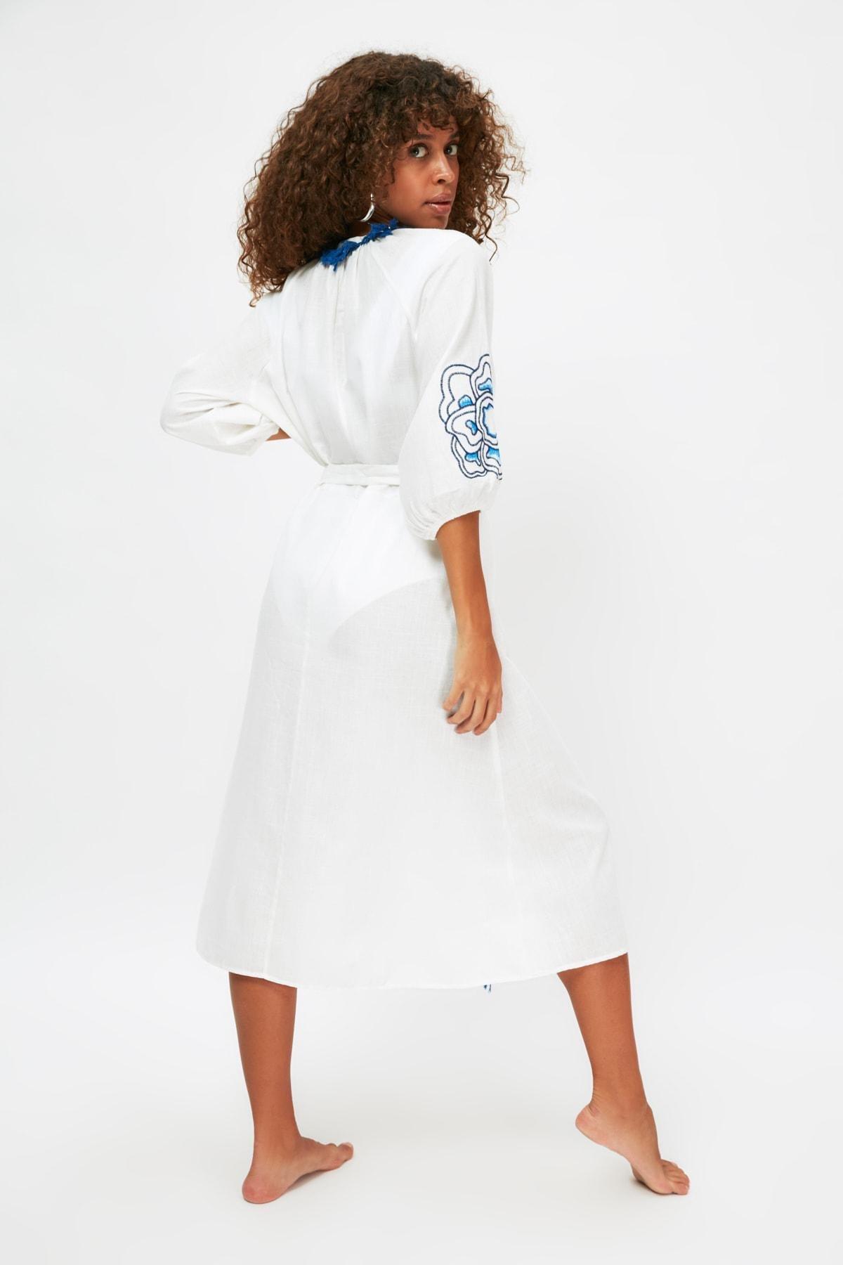 White Shift V Neck Dress, , large image number 8